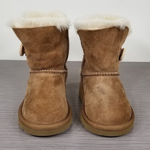 UGG Bailey Button II Kids Boot, Tan Suede, Toddlers Size 6 US / 22.5 - Picture 2 of 13